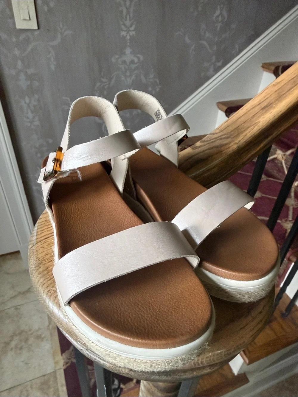 MIA JENISE girls sandal size 4 medium excellent condition